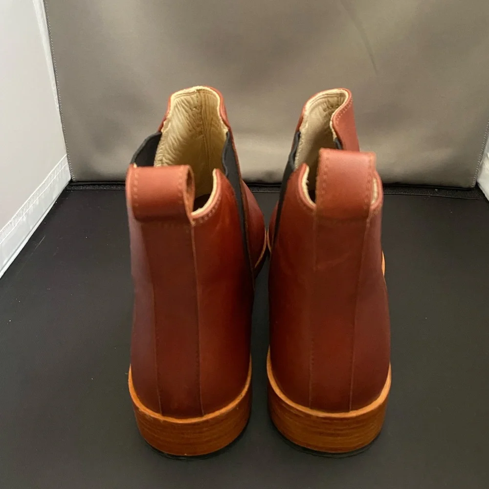 Nisolo Chelsea Leather Boot Brandy Size 9 only worn once - Picture 5 of 14